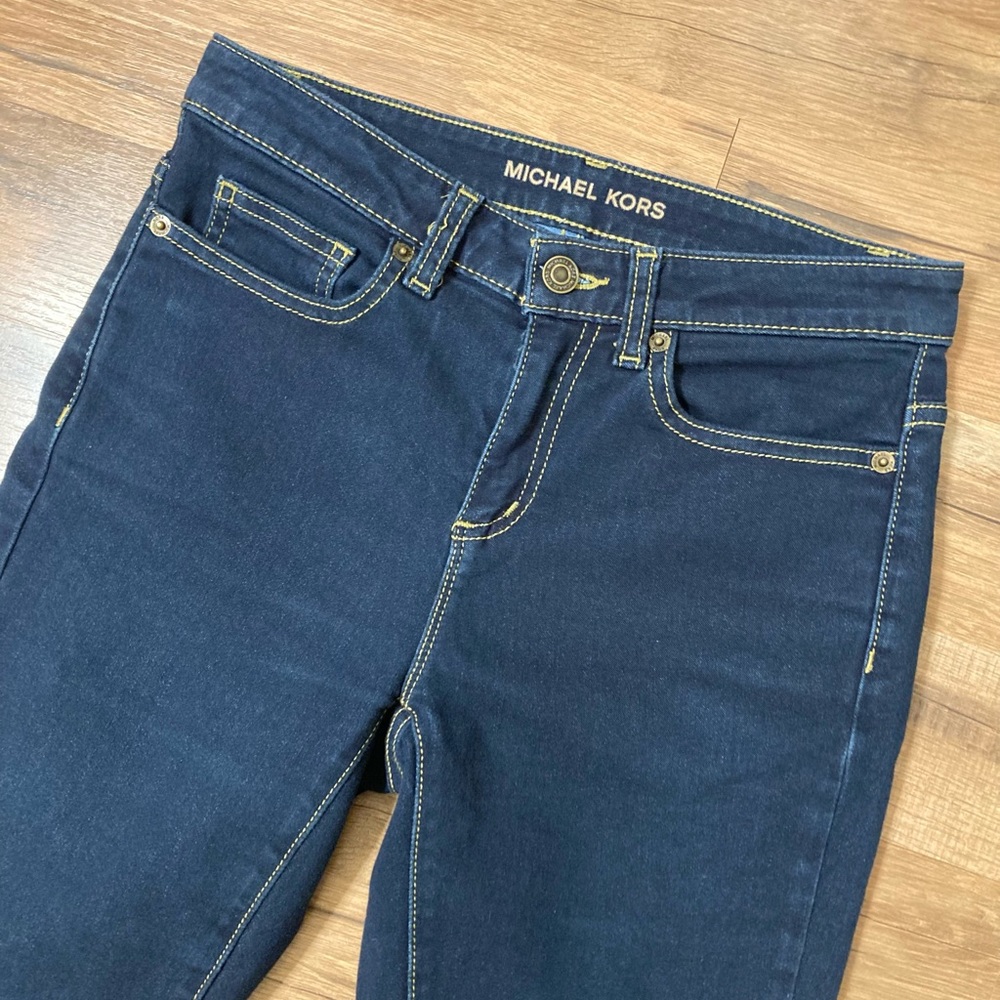 MICHAEL KORS | Women’s Izzy Skinny Jeans Dark Wash - Picture 6 of 8